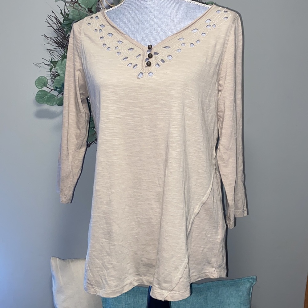 Sonoma V-Neck long sleeve cut out hi-lo long sleeve shirt tan Cotton medium EUC